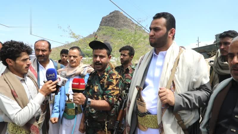 قيادات من إب تزور المرابطين في جبهة مقبنة بتعز