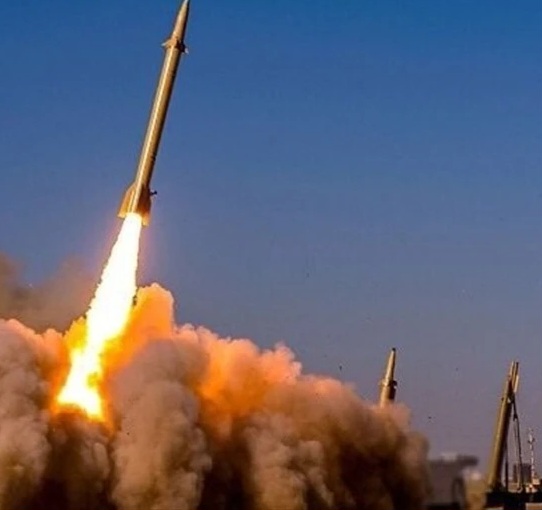 الثوري الإيراني” ينفذ الموجة 86 من “الوعد الصادق 4” ويُهديها للإعلاميين علي شعيب وفاطمة ومحمد فتوني