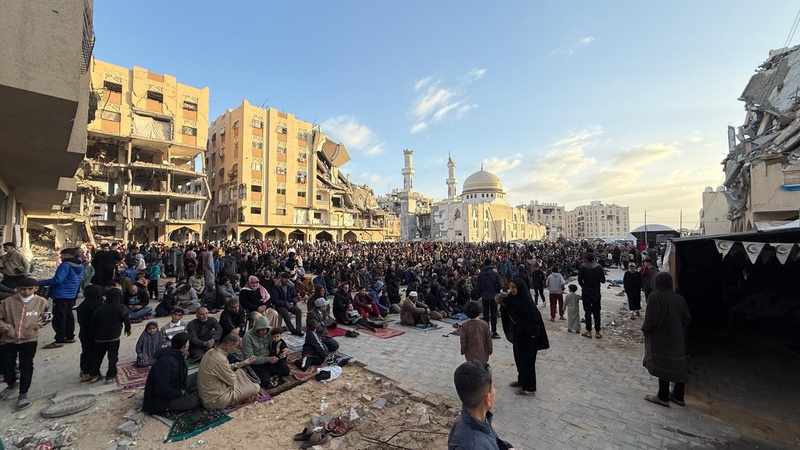 فلسطينيو غزة يؤدون صلاة العيد بين أنقاض المساجد المدمرة