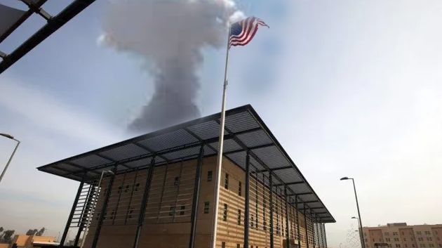 تدمير منظومة دفاع جوي وإصابة مهبط طائرات في هجوم صاروخي على السفارة الأمريكية ببغداد