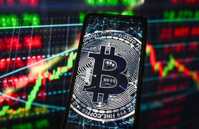 قفزة لعملة “البيتكوين” لتتجاوز 70 ألف دولار