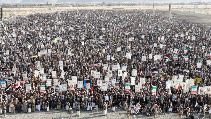 مسيرات حاشدة بصعدة تضامناً مع الشعب الإيراني