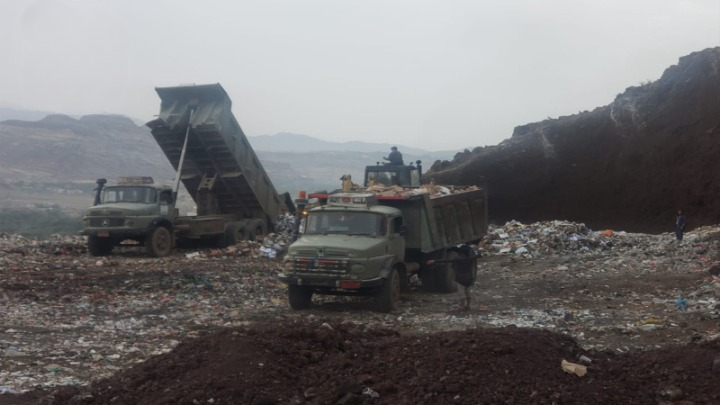 إتلاف نحو 204 أطنان من المواد الغذائية منتهية الصلاحية في أمانة العاصمة