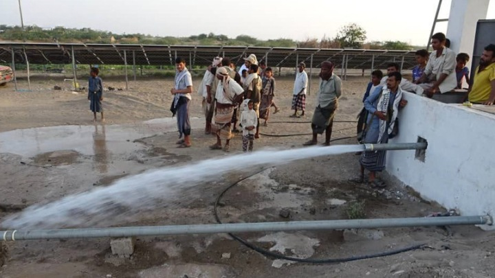 محافظ الحديدة يفتتح مشروع شبكة مياه الميتنة والقرى المجاورة بمديرية التحيتا