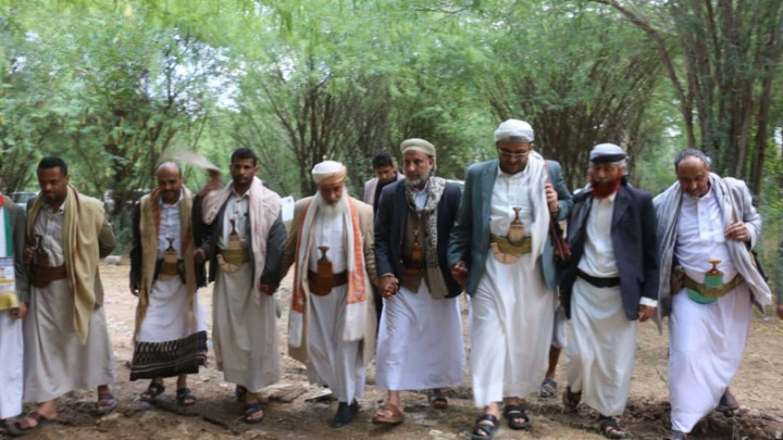 المساوى وعدد من العلماء يتفقدون المرابطين في جبهة عصيفرة بتعز