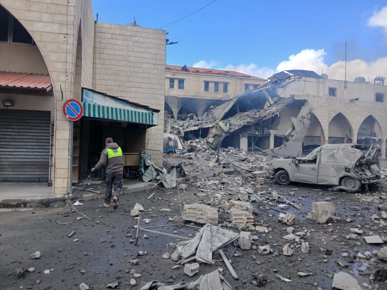 استشهاد 10 لبنانيين وإصابة 19 آخرين في غارات صهيونية على جنوب لبنان