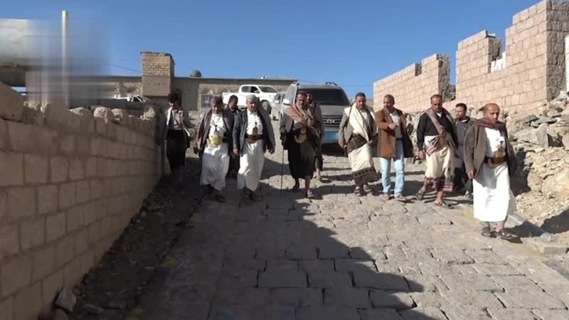 الاطلاع على سير العمل في مشروع الرصف الحجري في البيضاء