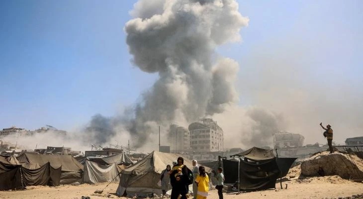 استشهاد فلسطينيين وإصابة آخرين جراء قصف العدو الصهيوني لمركبة جنوب غزة