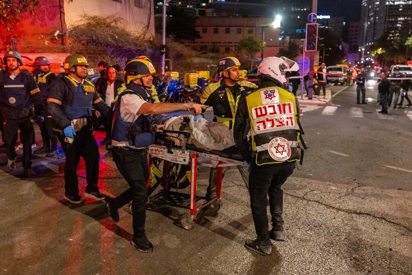 الصحة الإسرائيلية : مقتل شخصين و456 إصابة منذ بدء الرد الإيراني على العدوان