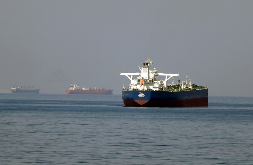 إيران تسمح بمرور 20 سفينة ترفع علم باكستان عبر مضيق هرمز