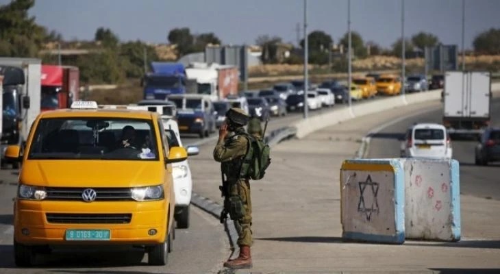 العدو الصهيوني يغلق مداخل بلدات قي رام الله ويشدد من اجراءاته في نابلس