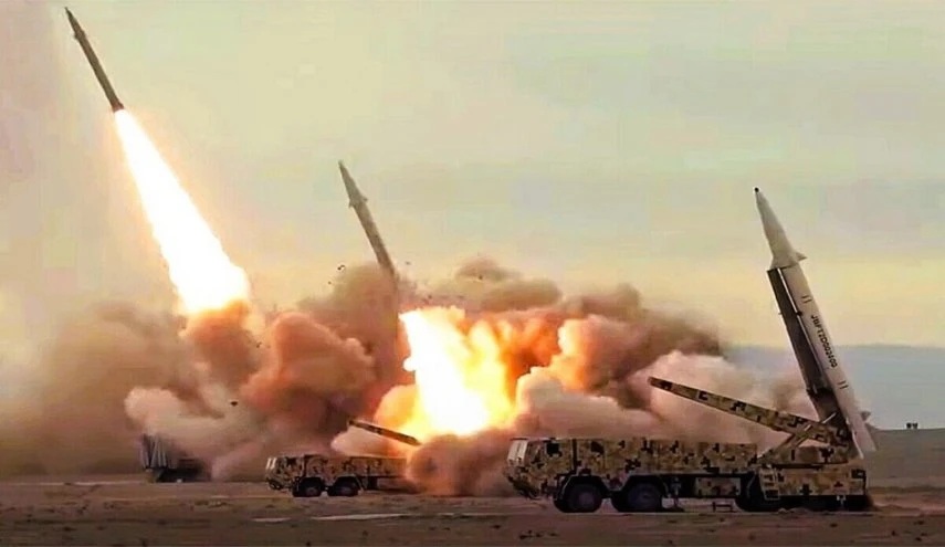 الجيش الإيراني يعلن استهداف منشآت استراتيجية أمريكية في الإمارات