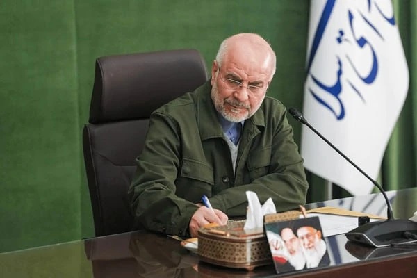 قاليباف : إذا استمرت الحرب فلن يكون هناك سبيل لبيع النفط ولا لإنتاجه