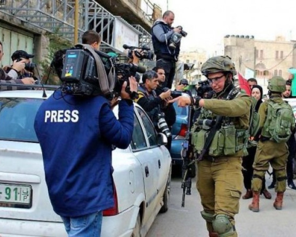 “نقابة الصحفيين”: 122 انتهاكاً للعدو الصهيوني بحق الصحفيين الفلسطينيين خلال فبراير 2026