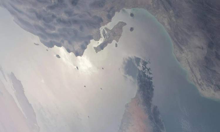 القوات الإيرانية تُجبر ناقلتي نفط على التراجع من مضيق هرمز