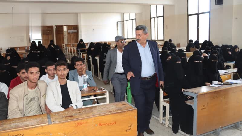 تفقد سير عملية التنسيق والقبول في جامعة إب