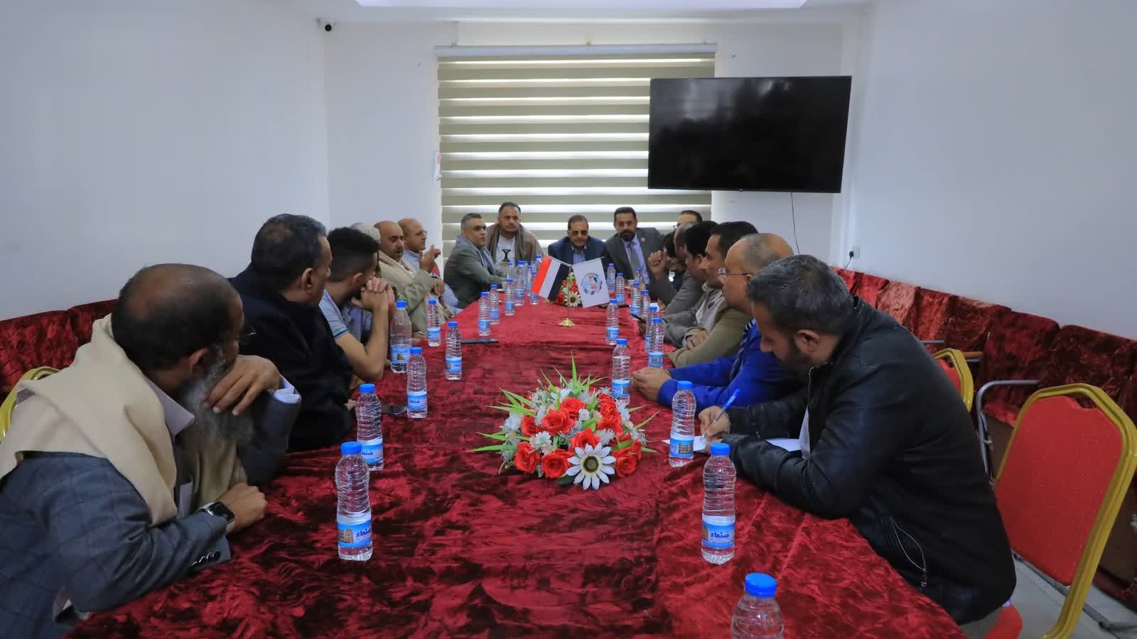 اجتماع يناقش سبل تأمين إمدادات الخام لقطاعات صناعات المياه المعدنية والبلاستيك