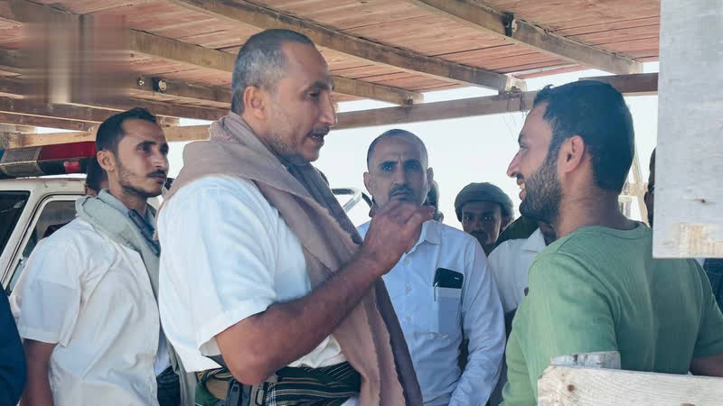 تفقد سير العمل بمركز الإنزال السمكي في بيت الفقيه بالحديدة