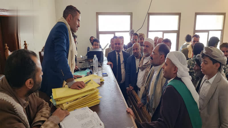 رئيس محكمة استئناف إب يطلع على سير العمل في محكمة يريم