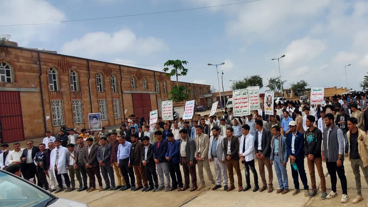 جامعة المحويت تنظم مسيرة تضامنية مع فلسطين وإيران ولبنان