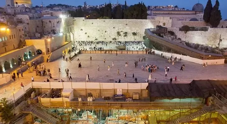 العدو الصهيوني يسمح لـ 50 حاخاماً باقتحام “البراق” غربي المسجد الأقصى