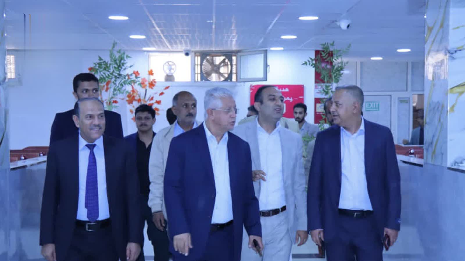 الاطلاع على سير المرحلة الرابعة من المركز الاختباري بجامعة صنعاء