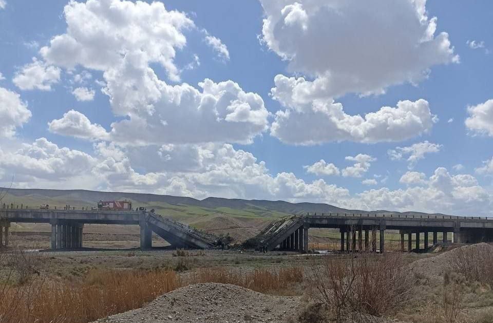 العدو الصهيوأمريكي يهاجم بنى تحتية للسكك الحديدية والطرق في ايران