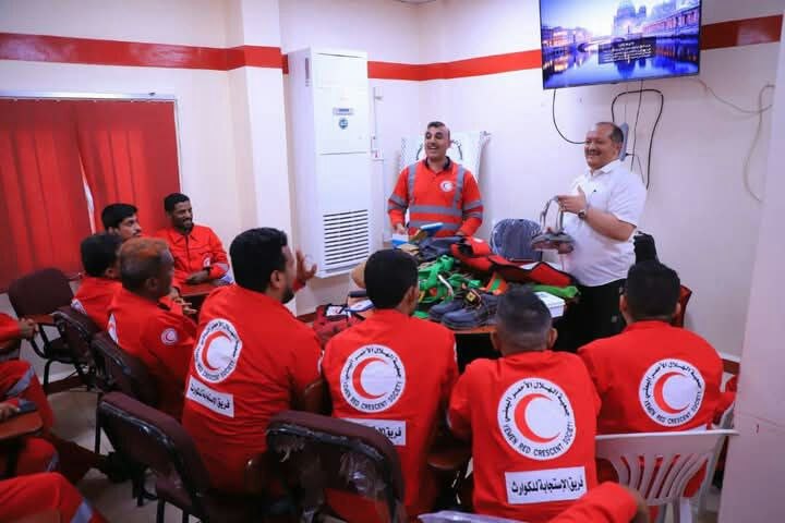 الهلال الأحمر في الحديدة يعزز جاهزية 100 متطوع ومتطوعة للاستجابة الطارئة
