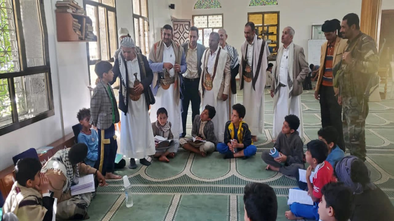 المداني يتفقد الأنشطة الصيفية في مديرية الوحدة بالعاصمة