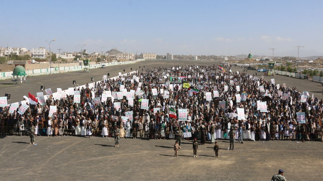 أبناء تعز يحتشدون في 102 ساحة تأكيدًا على ثبات الموقف ونصرة للبنان وحزب الله