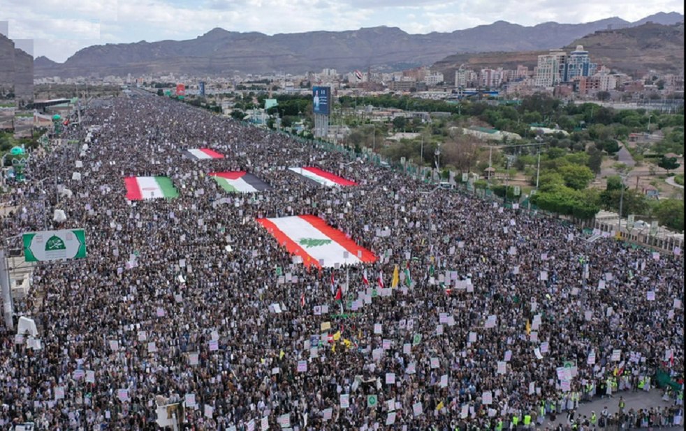 خروج يماني عظيم في العاصمة والمحافظات ثباتا على الموقف ونصرة للبنان واستعدادا لأي تطورات