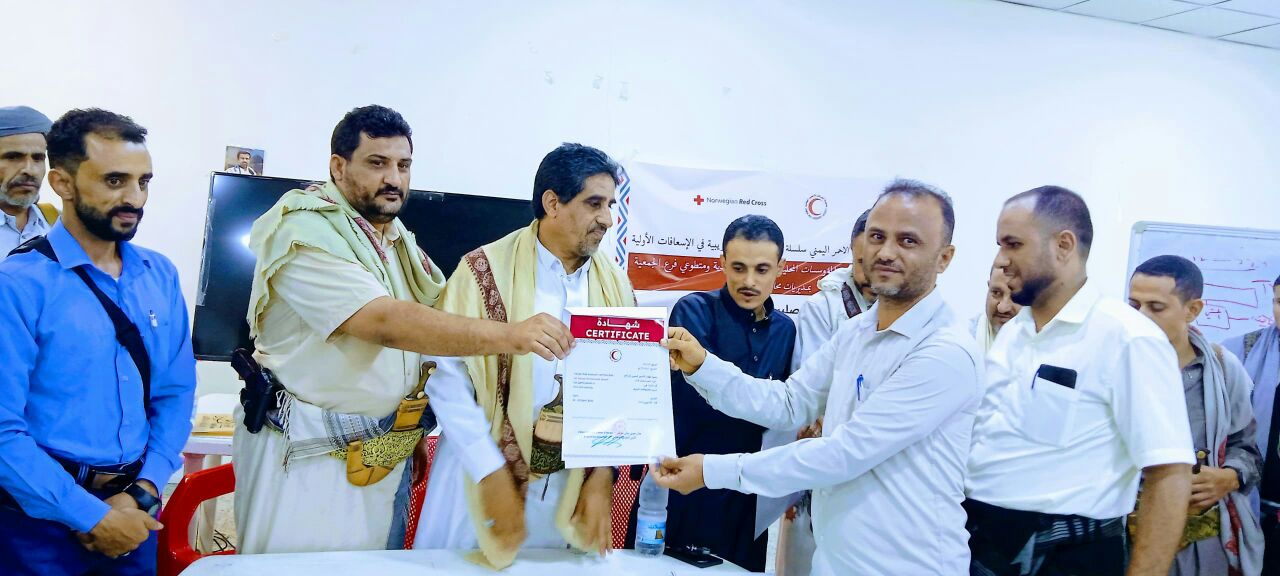 اختتام دورة تأهيل 35 كادراً صحياً في الإنعاش والإسعافات الأولية بالمربع الشرقي في الحديدة
