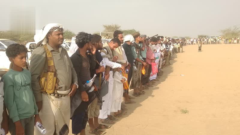 وقفة مسلحة في الحديدة تأكيداً لاستمرار التعبئة والنفير لمواجهة الأعداء