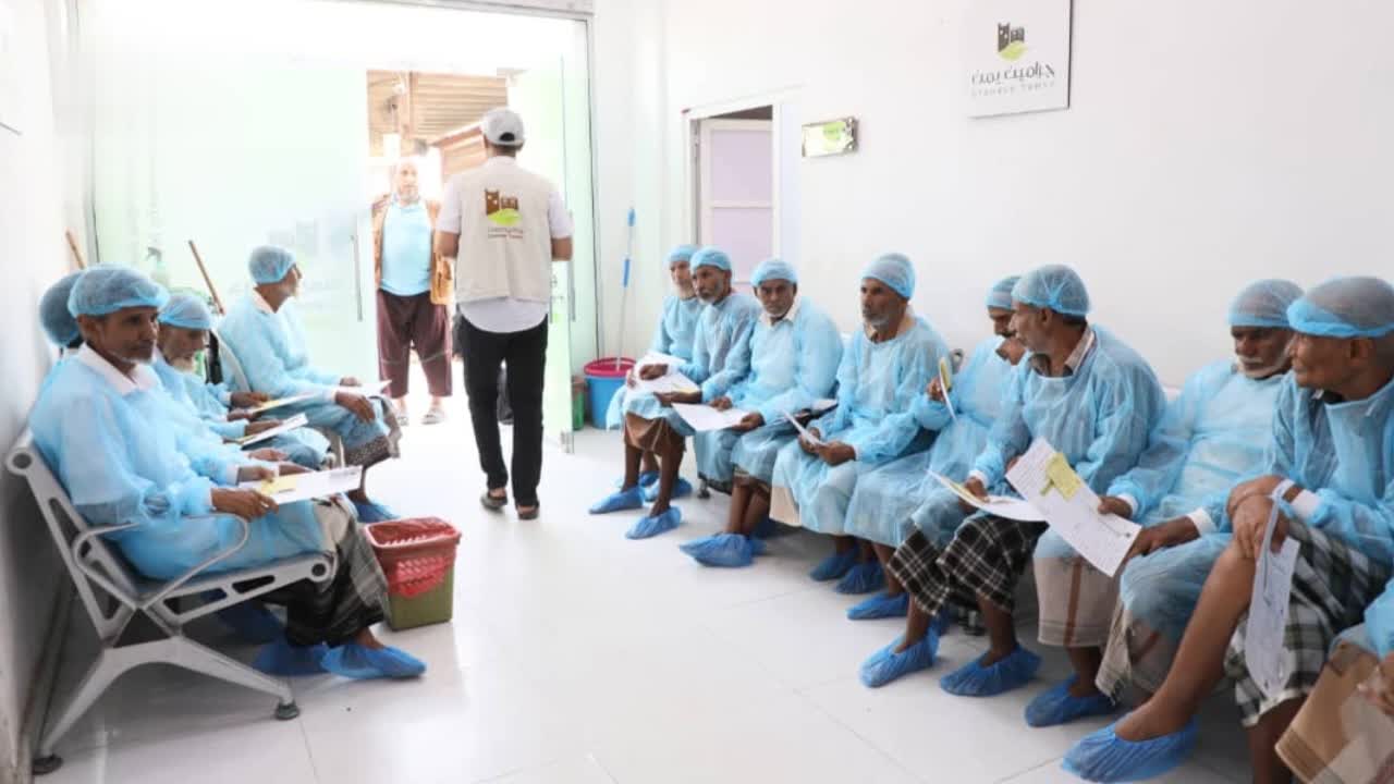 إجراء 395 عملية جراحية مجانية في مخيم طبي بالحديدة