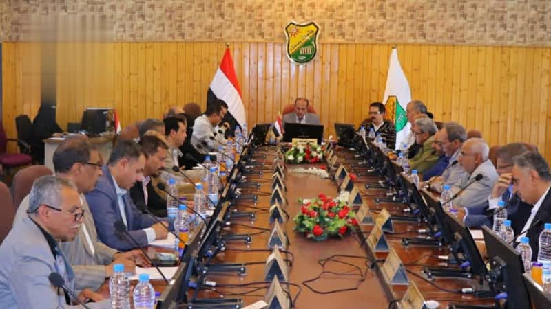 اجتماع لمناقشة تطوير أداء المراكز العلمية في جامعة صنعاء