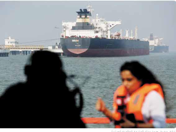 بسبب العدوان والحصار الأمريكي على إيران:زيادة كلفة الاستيراد وتفاقم العجز التجاري وارتفاع التضخم وتراجع القدرة الشرائية في المنطقة والعالم