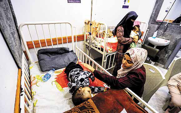 الصحة العالمية: قيود الاحتلال تهدد بانهيار صحي وتفشي الأمراض في غزة