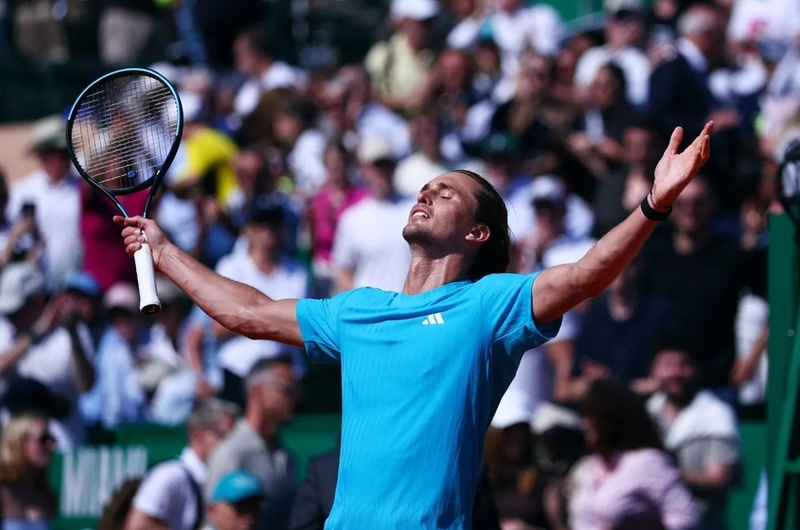 الألماني زفيريف يتأهل إلى نصف نهائي مونت كارلو للتنس