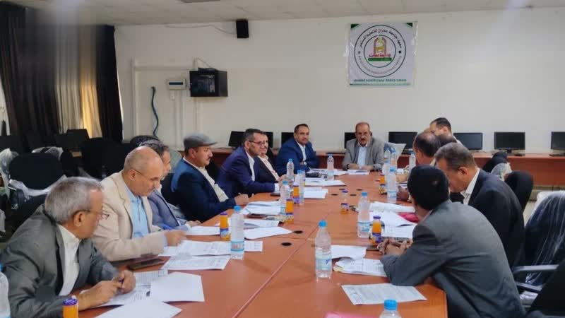 اجتماع لمناقشة تطوير العملية التعليمية والأكاديمية في جامعة حجة