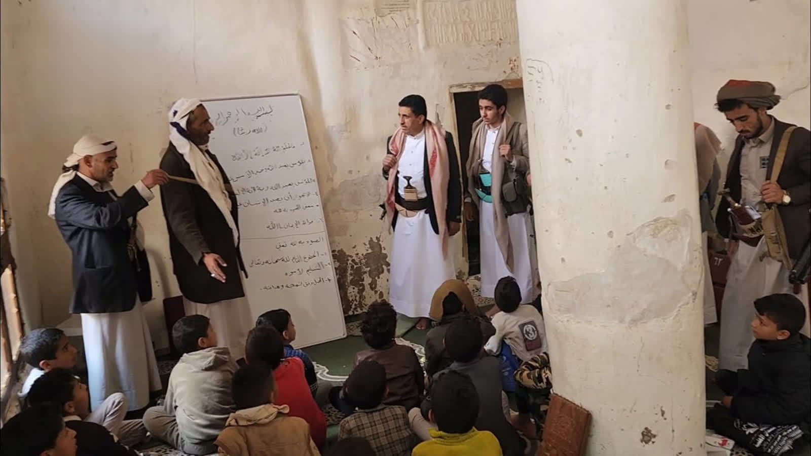 الاطلاع على سير أنشطة الدورات الصيفية في شبام بالمحويت