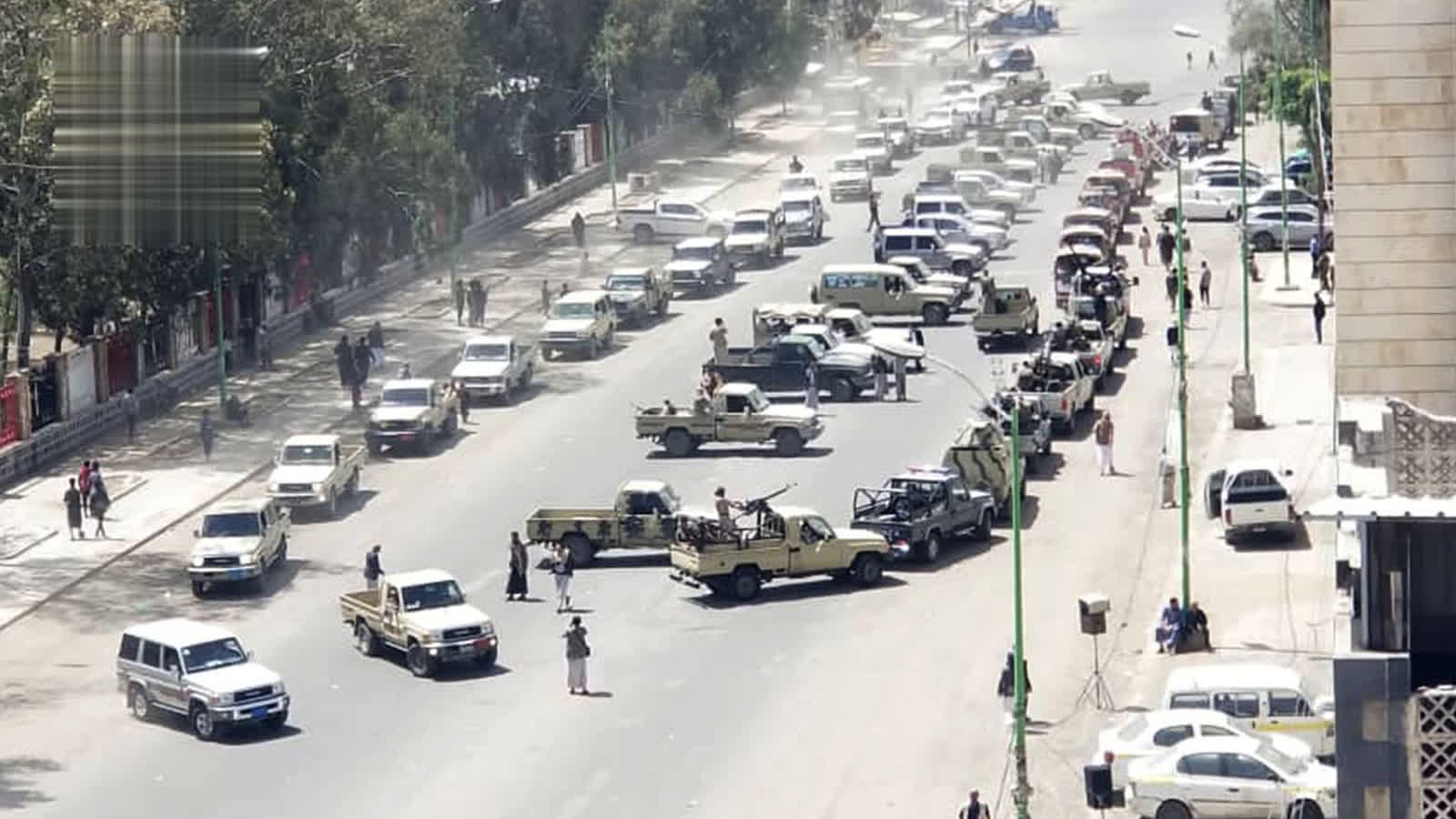 وقفة مسلحة في مديرية الثورة دعماً لجبهات المقاومة وتأييدًا لعمليات القوات المسلحة