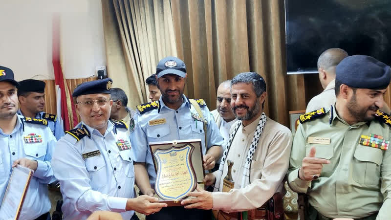 مناقشة تعزيز الأداء المروري وتكريم مدير المرور السابق في ذمار