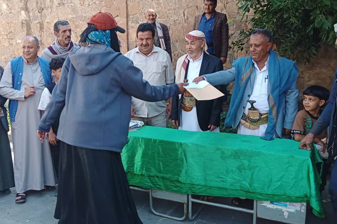 تكريم المبرزين من عمال النظافة في إب