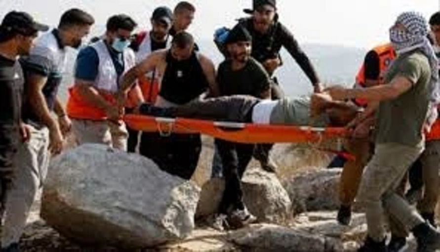 إصابة فلسطينيين برصاص العدو الصهيوني في الخليل وإقامة حاجز عسكري في رام الله