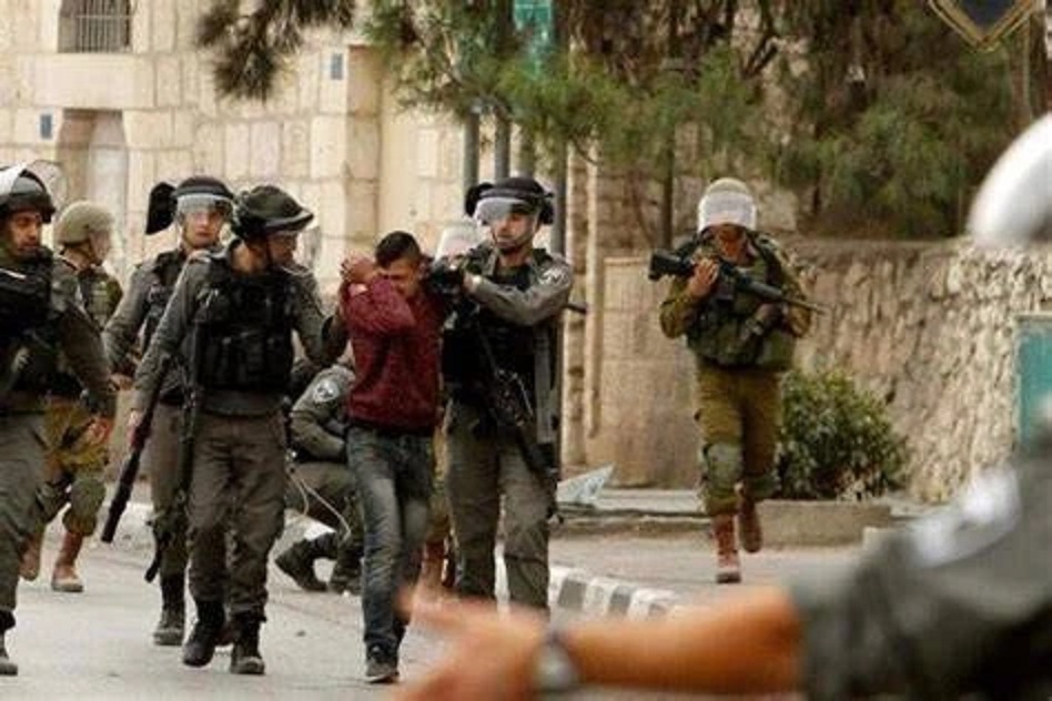 العدو الإسرائيلي يعتقل 17 فلسطينيا بالضفة والقدس بينهم سيدتان