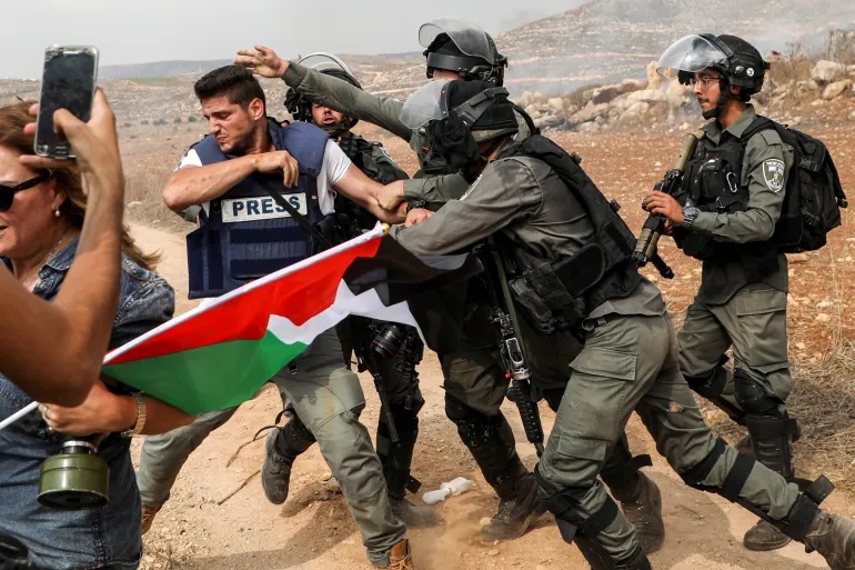 “مدى”: 32 انتهاكا ضد الحريات الإعلامية في فلسطين خلال مارس الماضي