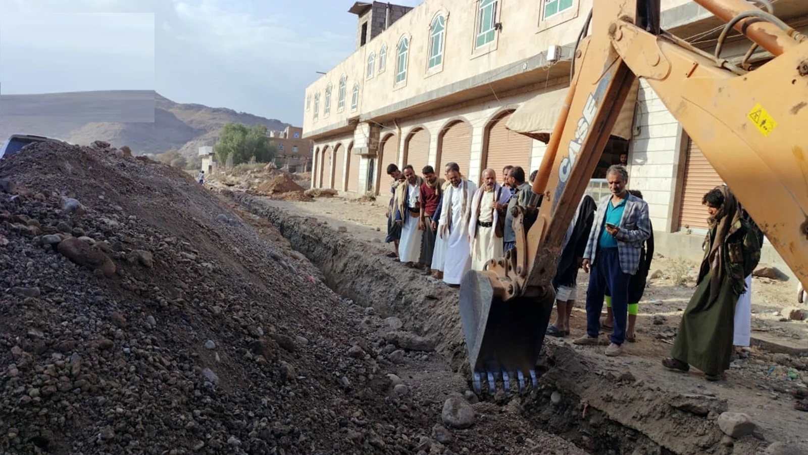 إنجاز مشاريع مياه وصرف صحي بمديرية دمت في الضالع