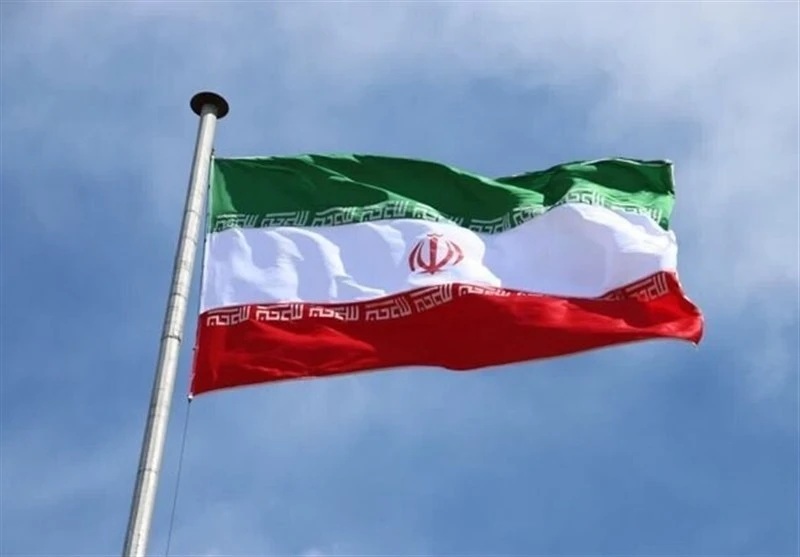 إيران تحذر أمريكا بعد الهجوم على سفينة “توسكا” واحتجاز طاقمها كرهائن