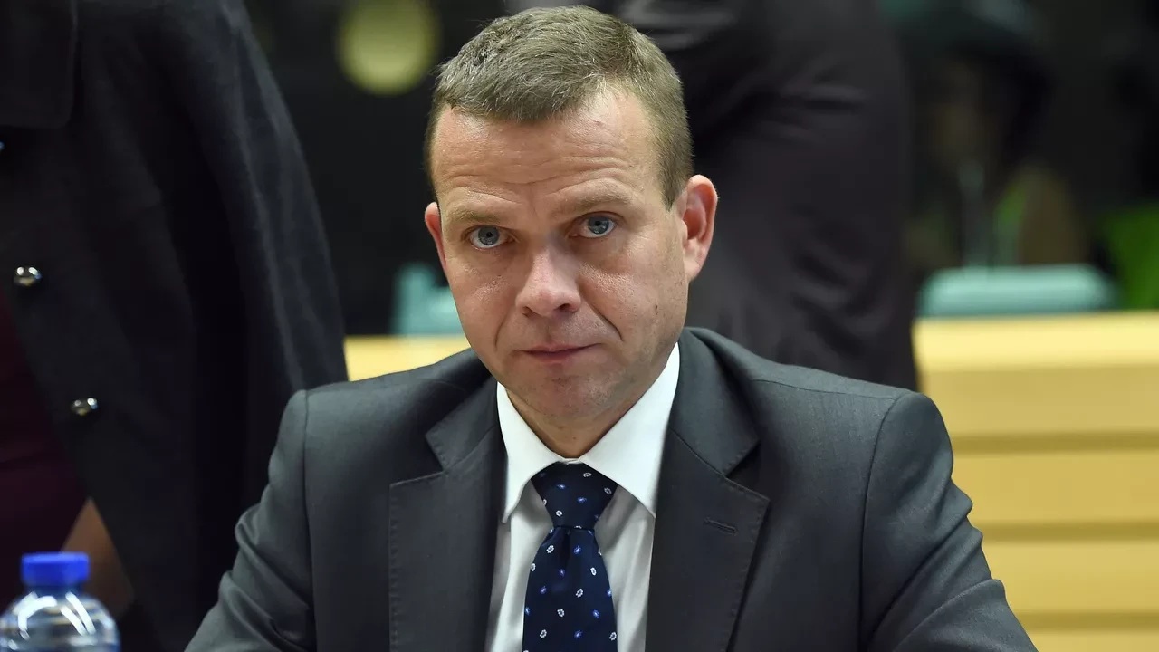 رئيس وزراء فنلندا يسخر من تهديدات ترامب: لا تستحق الاهتمام