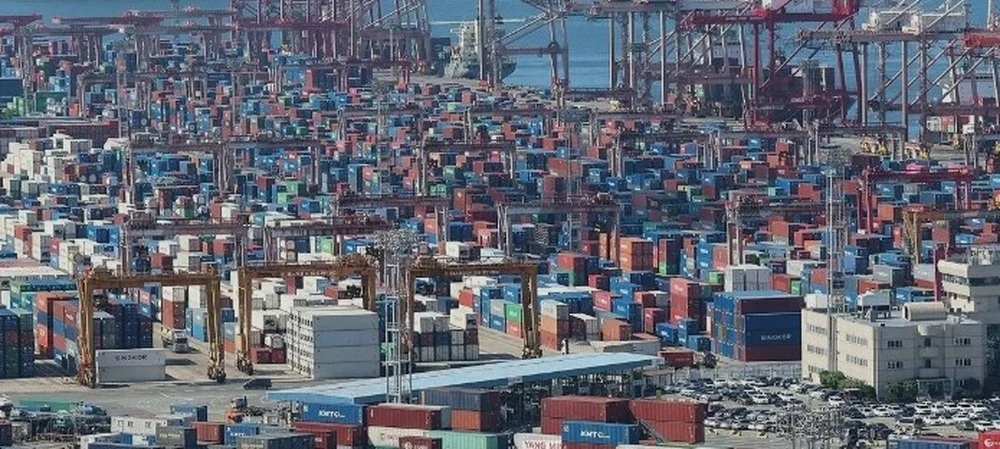 صادرات كوريا الجنوبية ترتفع بدعم الطلب على أشباه الموصلات